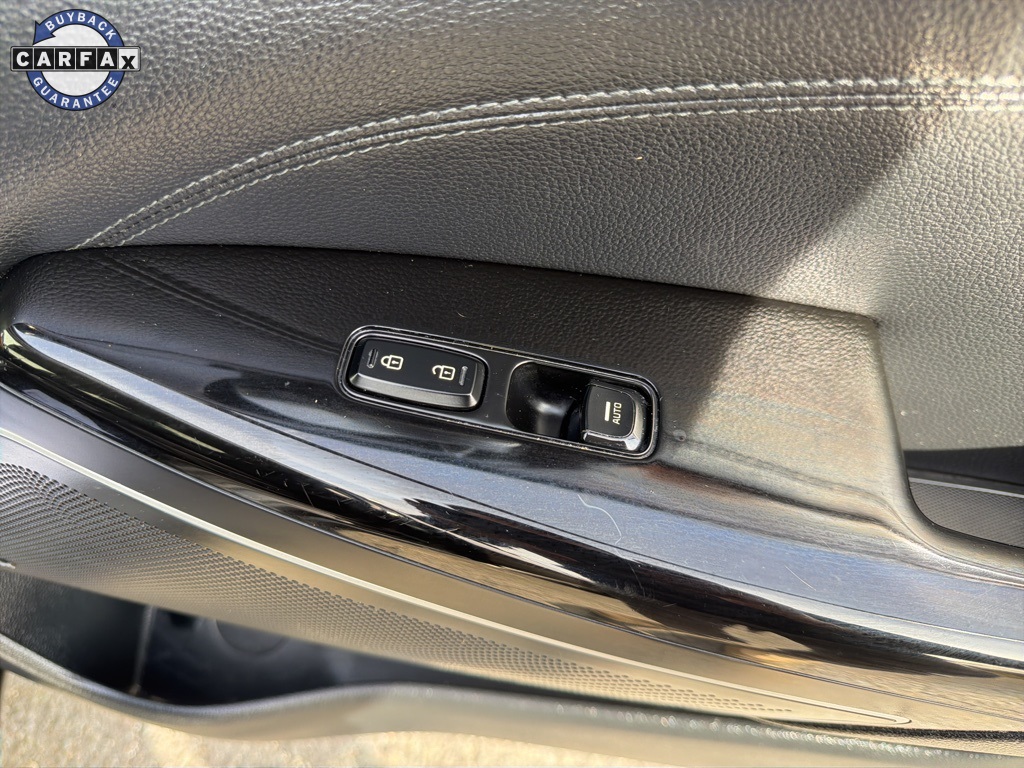 2017 Kia Cadenza Premium Image 29 of 37