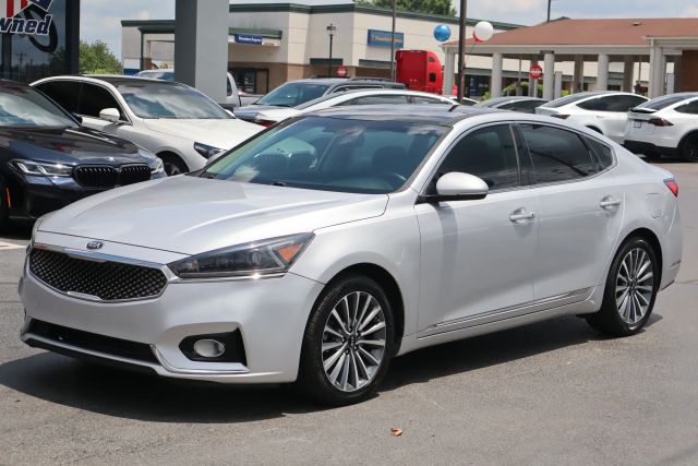 2017 Kia Cadenza Premium Image 1 of 28