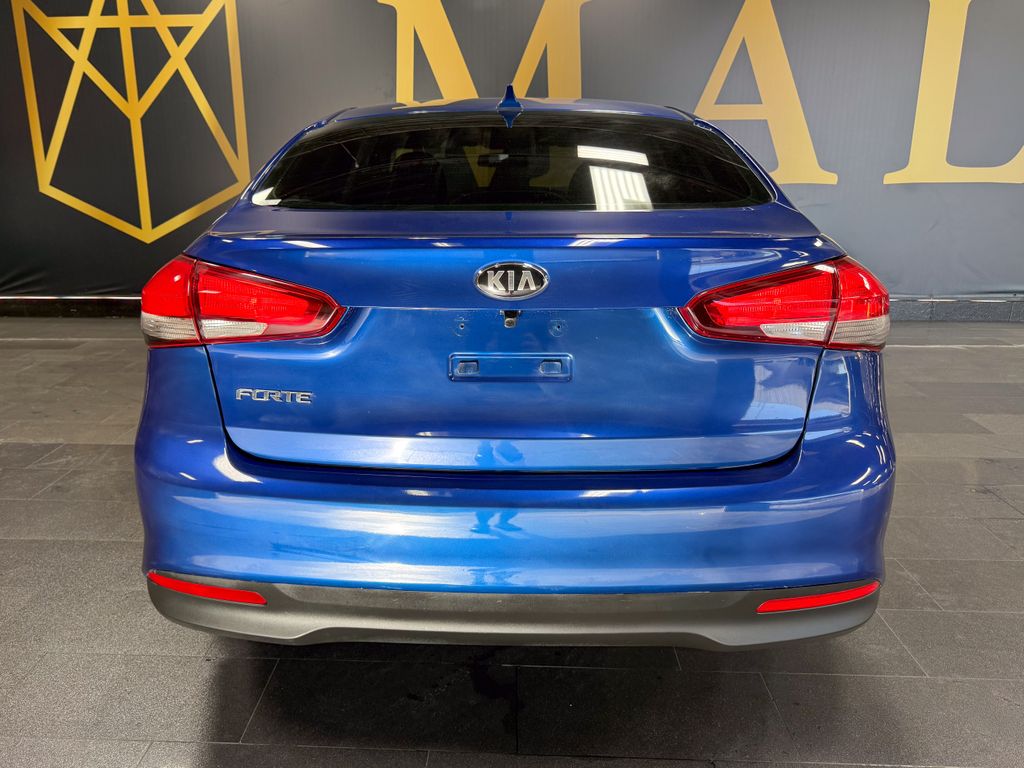 2017 Kia Forte LX Image 3 of 22