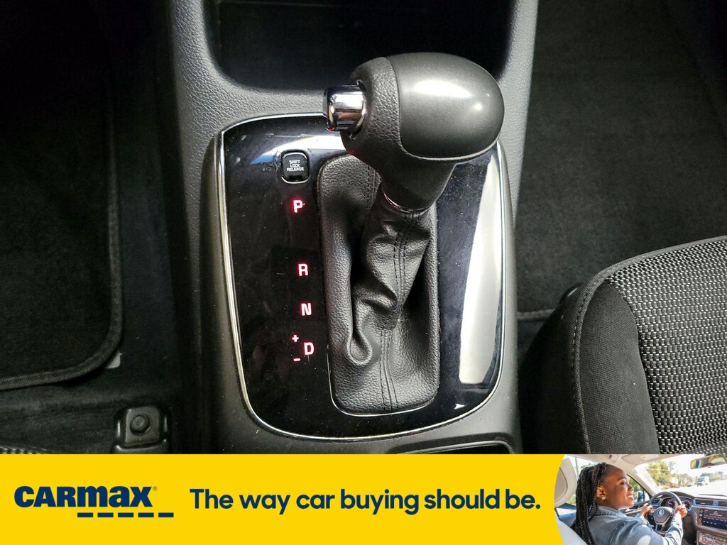 Vehicle image 21 of 28