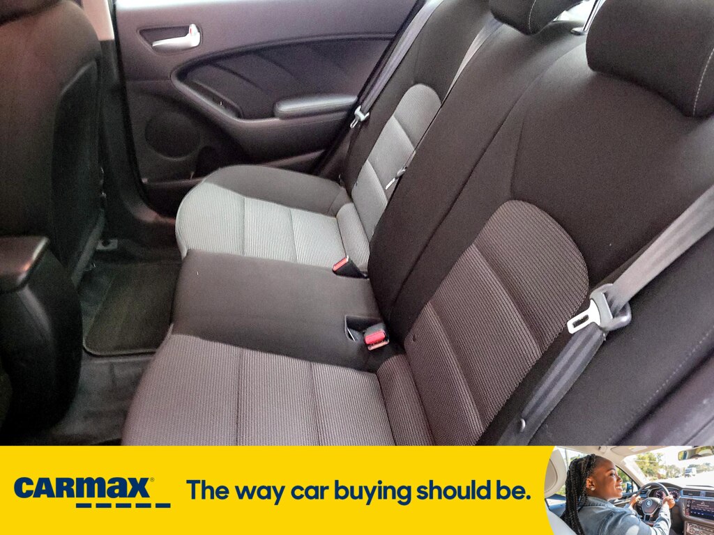 Vehicle image 23 of 28