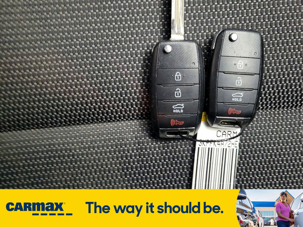 Vehicle image 26 of 28