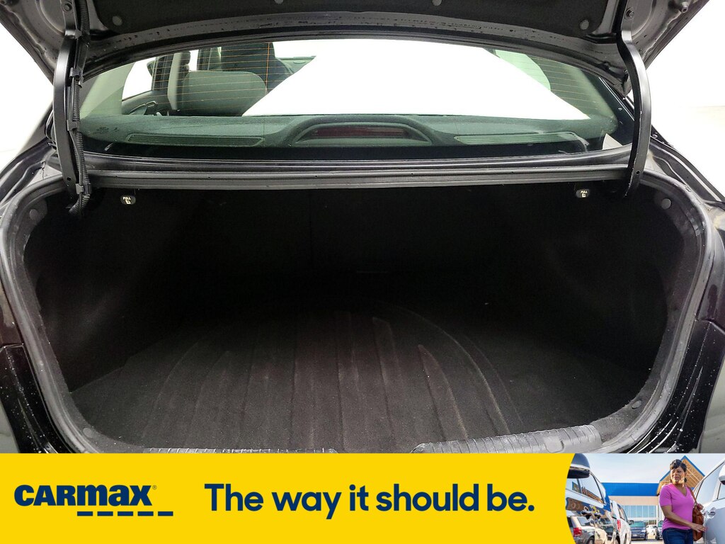 Vehicle image 24 of 28