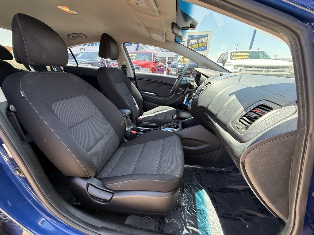 Vehicle image 21 of 23