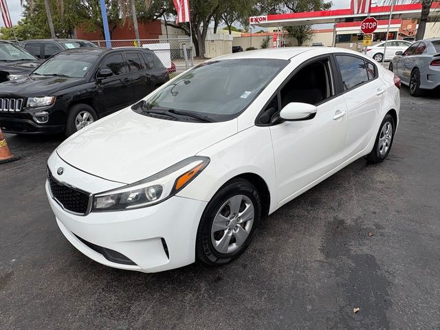 2017 Kia Forte LX Image 2 of 30