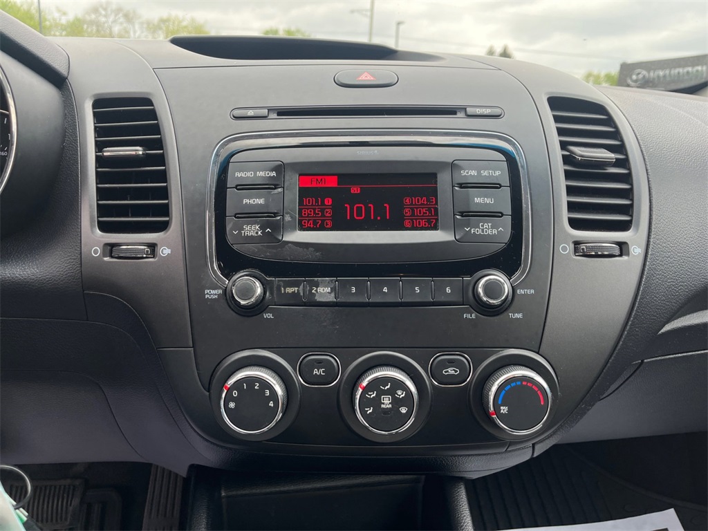 Vehicle image 13 of 15