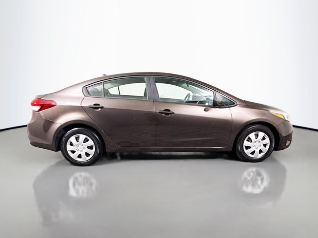 2017 Kia Forte LX Image 3 of 33