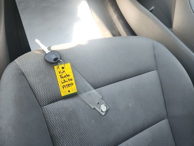 Vehicle image 14 of 22
