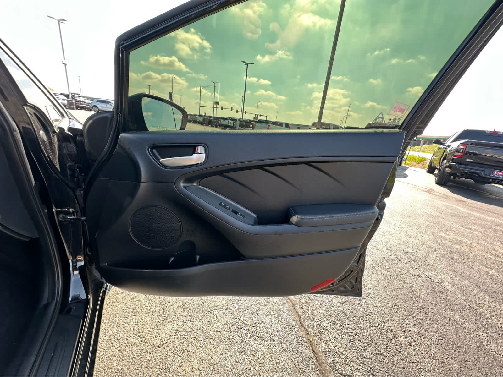 Vehicle image 27 of 33