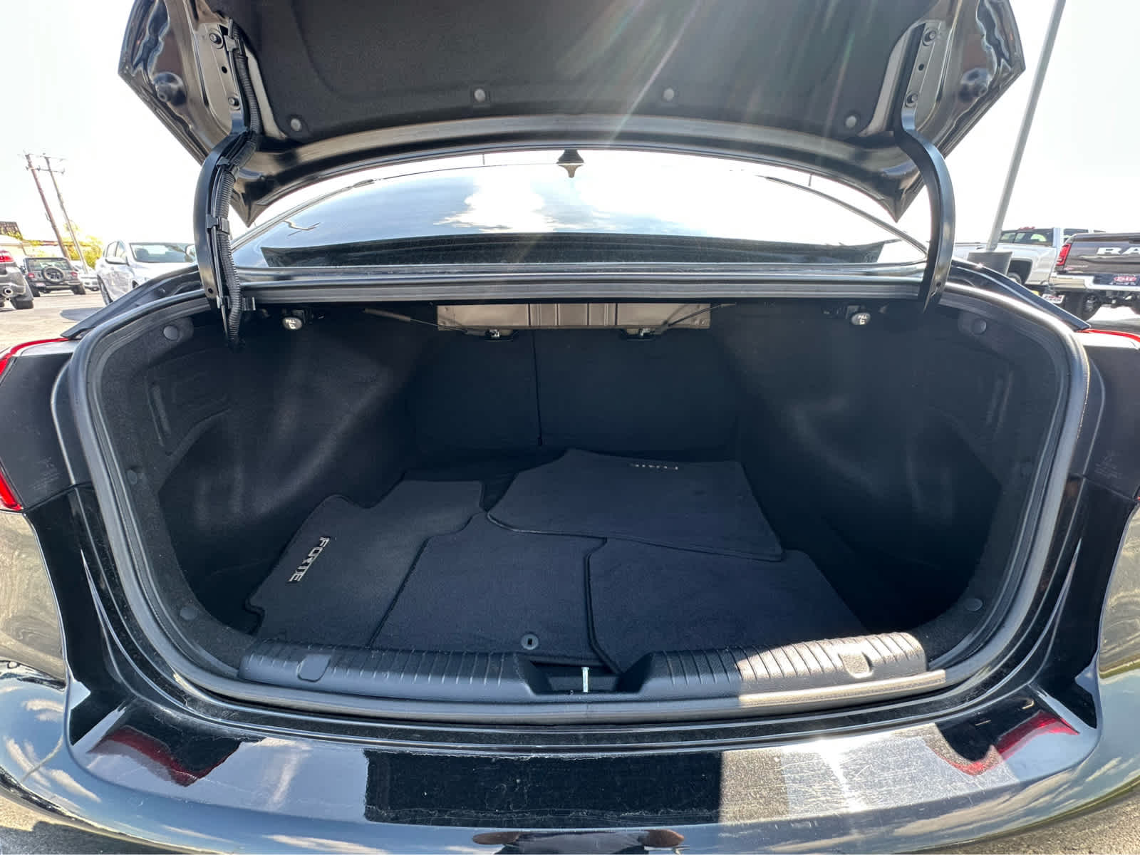Vehicle image 24 of 33