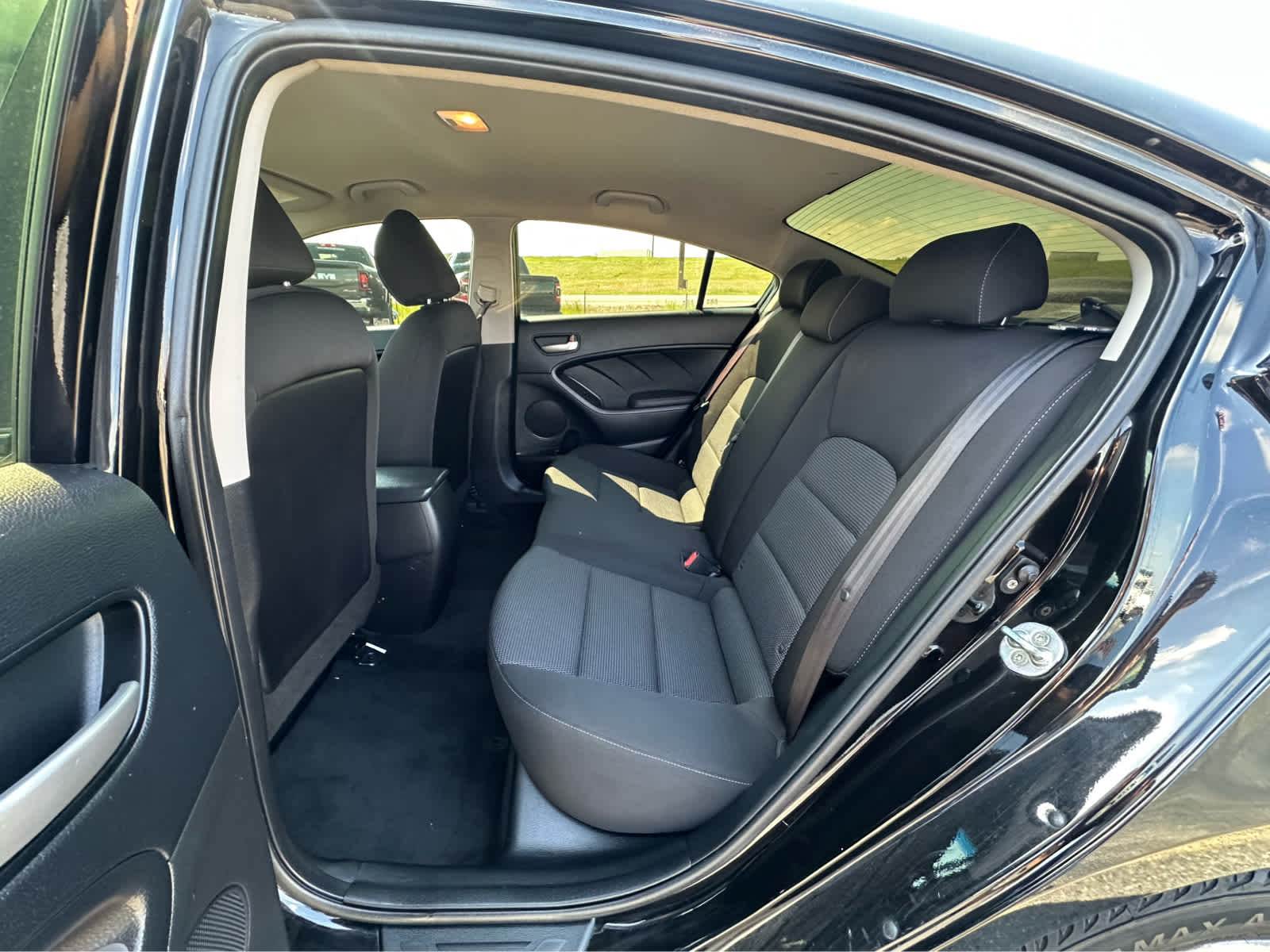 Vehicle image 23 of 33