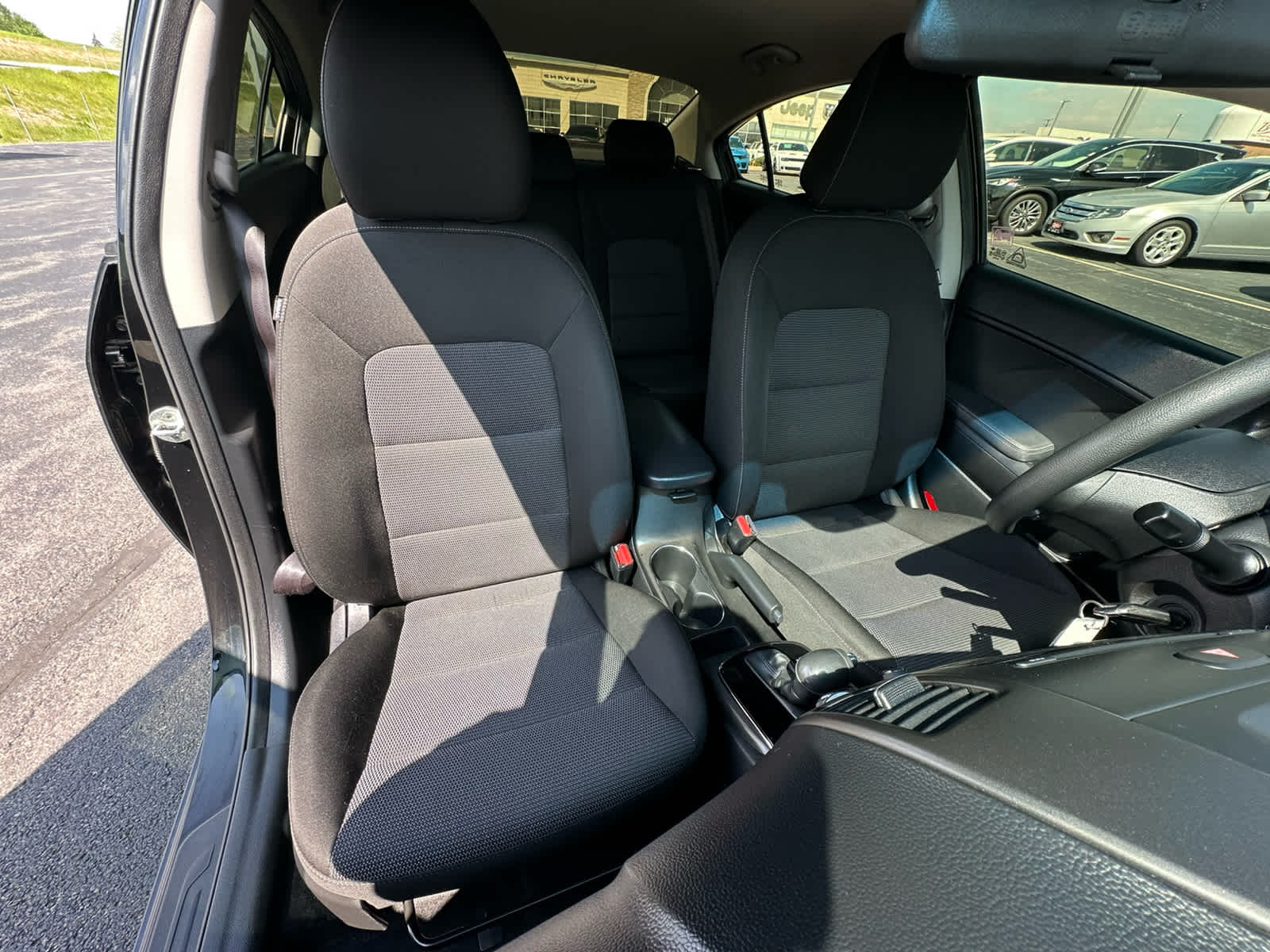 Vehicle image 29 of 33