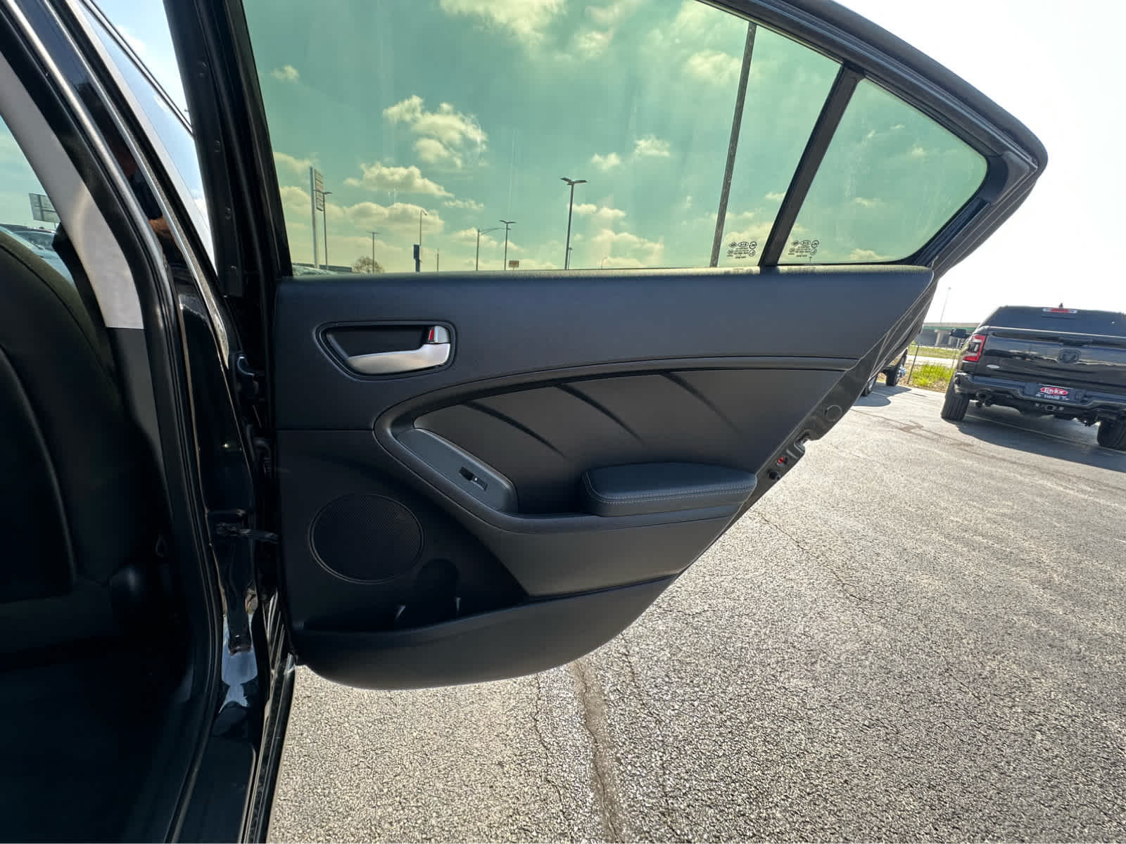 Vehicle image 25 of 33