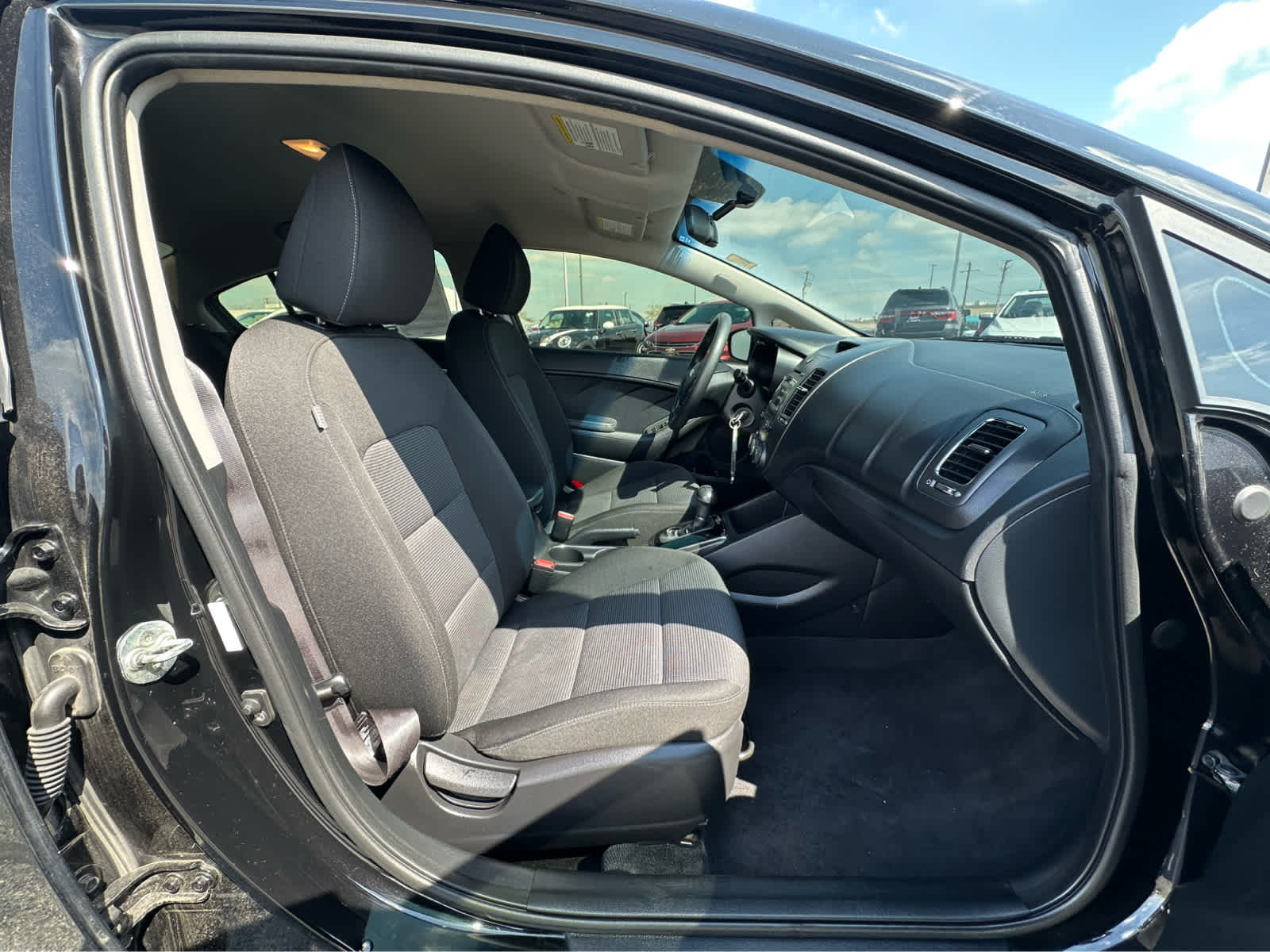 Vehicle image 28 of 33