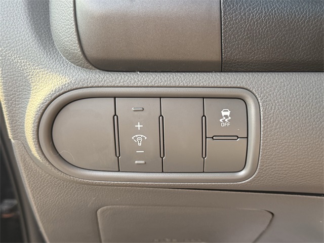 Vehicle image 18 of 31