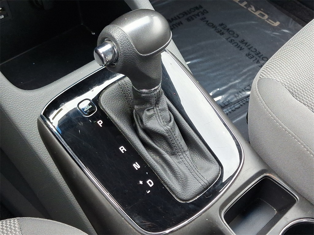 Vehicle image 14 of 30