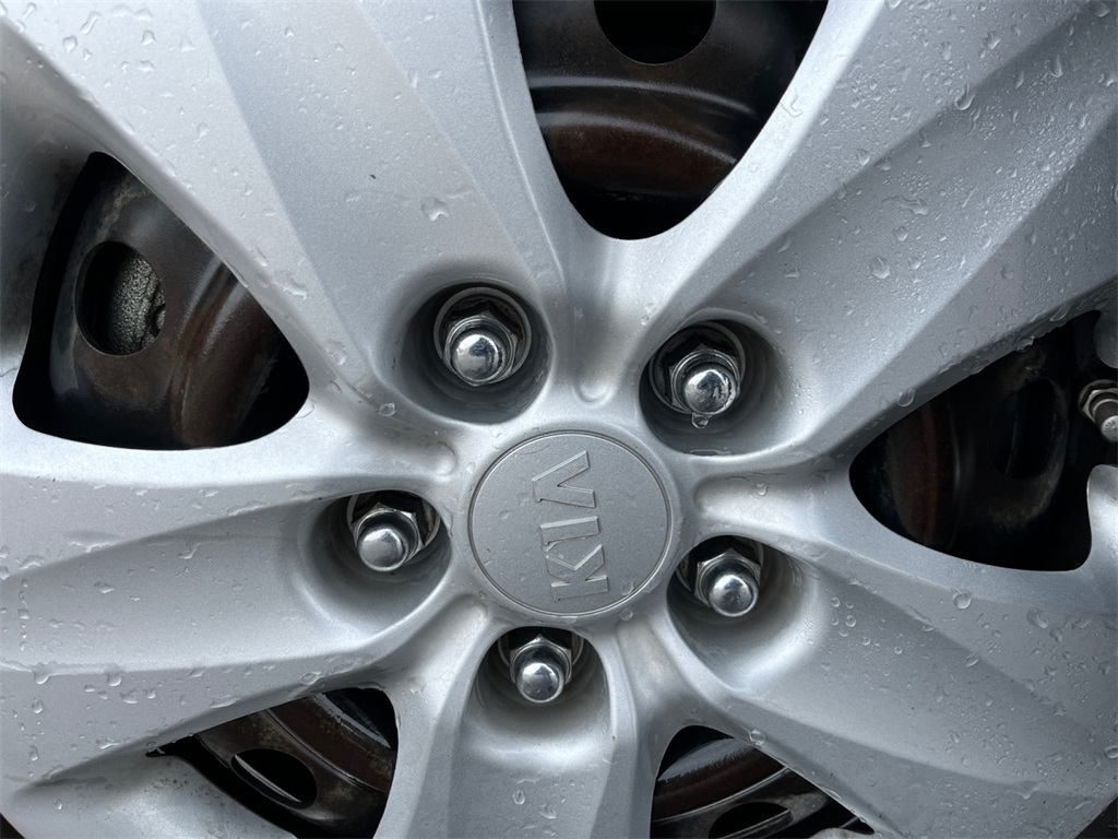 Vehicle image 28 of 35
