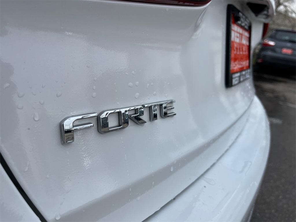 Vehicle image 25 of 35