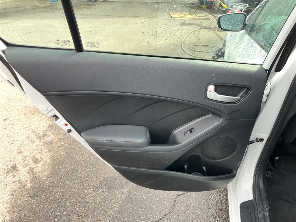Vehicle image 23 of 35