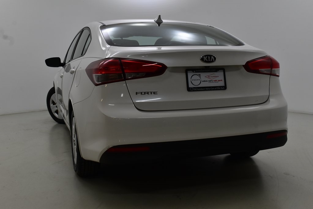 Vehicle image 15 of 27