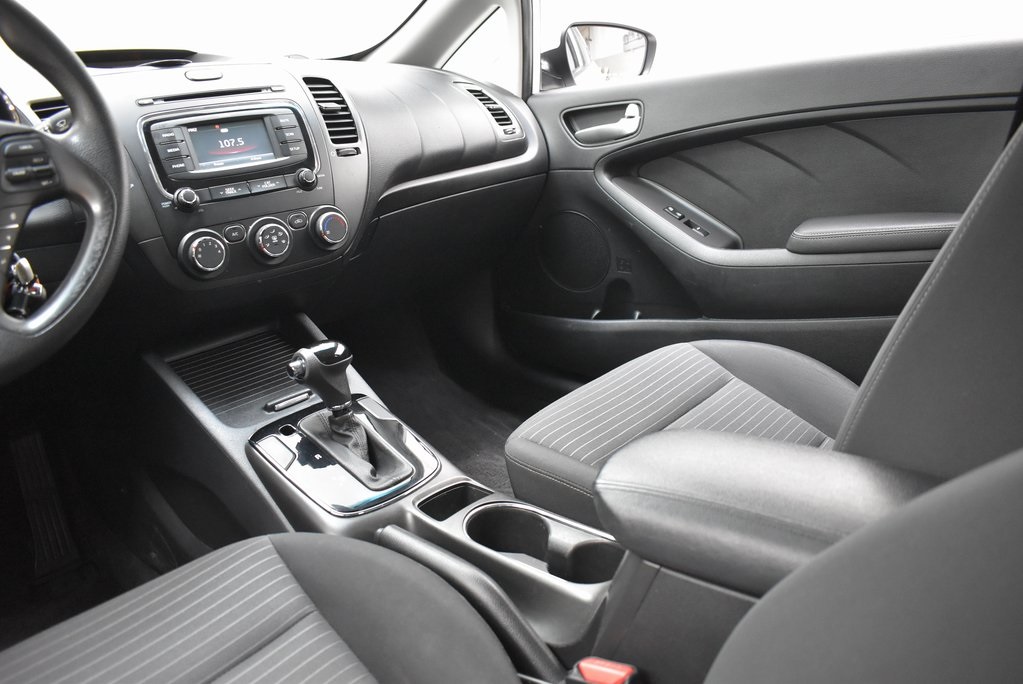 Vehicle image 21 of 27