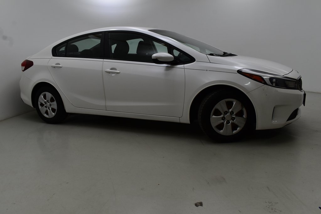 Vehicle image 9 of 27
