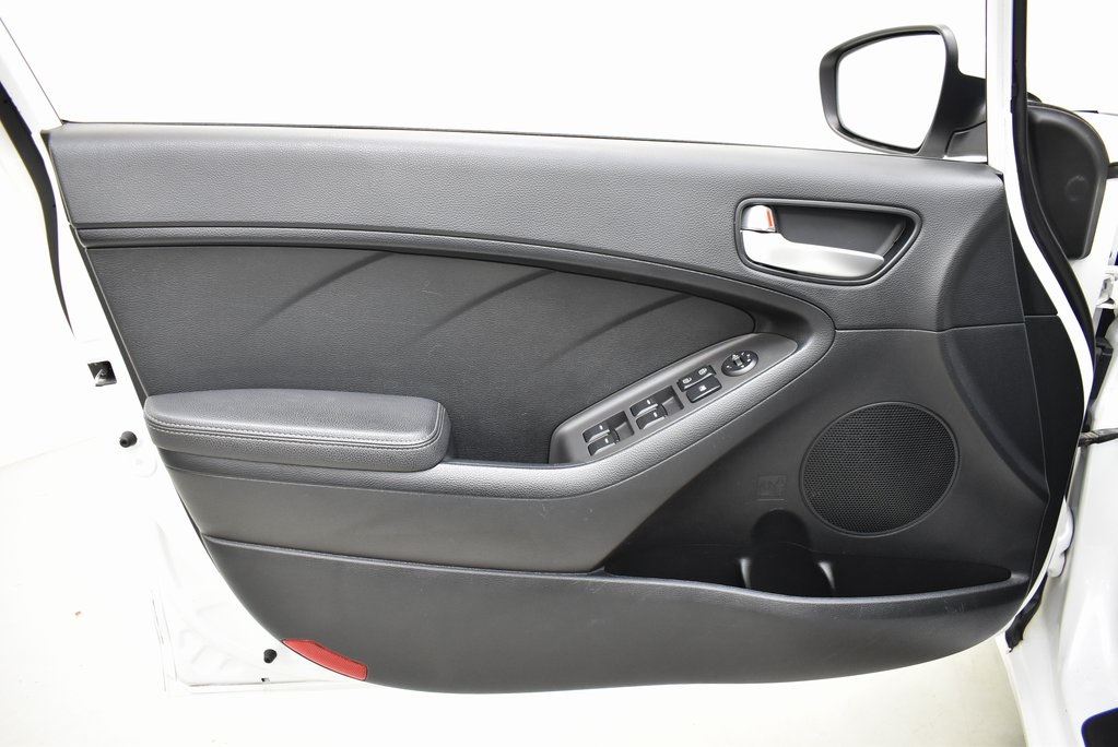 Vehicle image 23 of 27