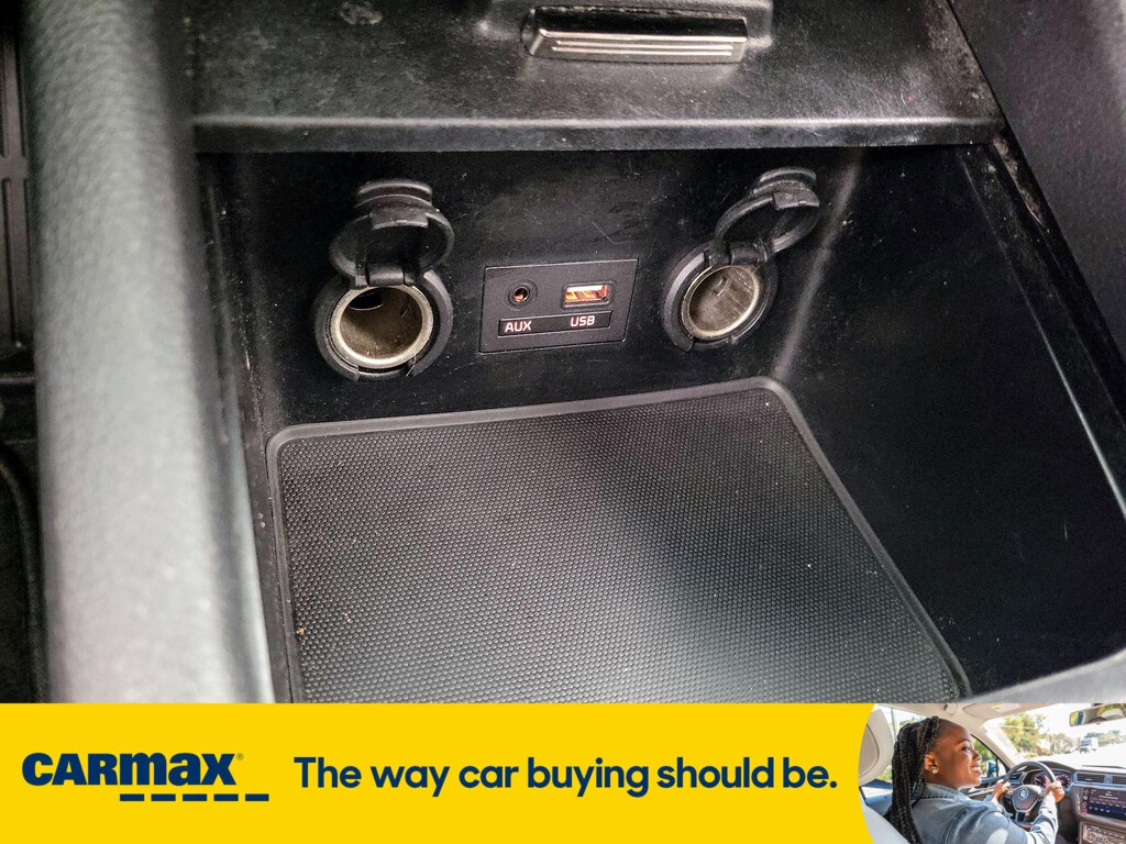 Vehicle image 23 of 27