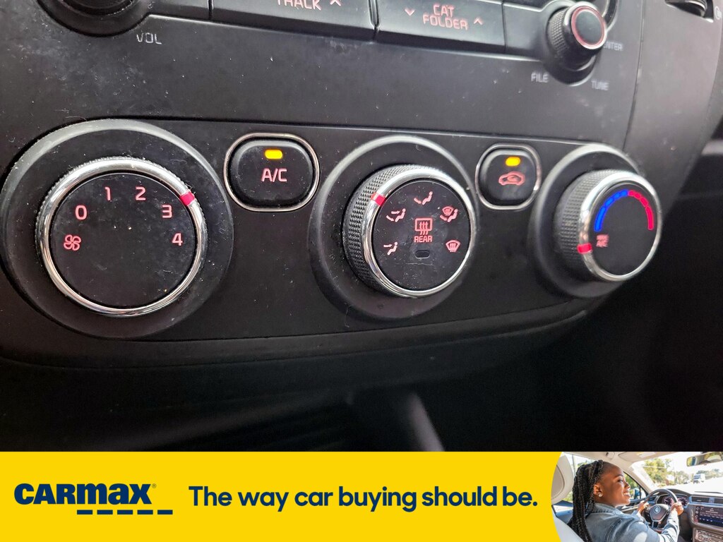 Vehicle image 21 of 27