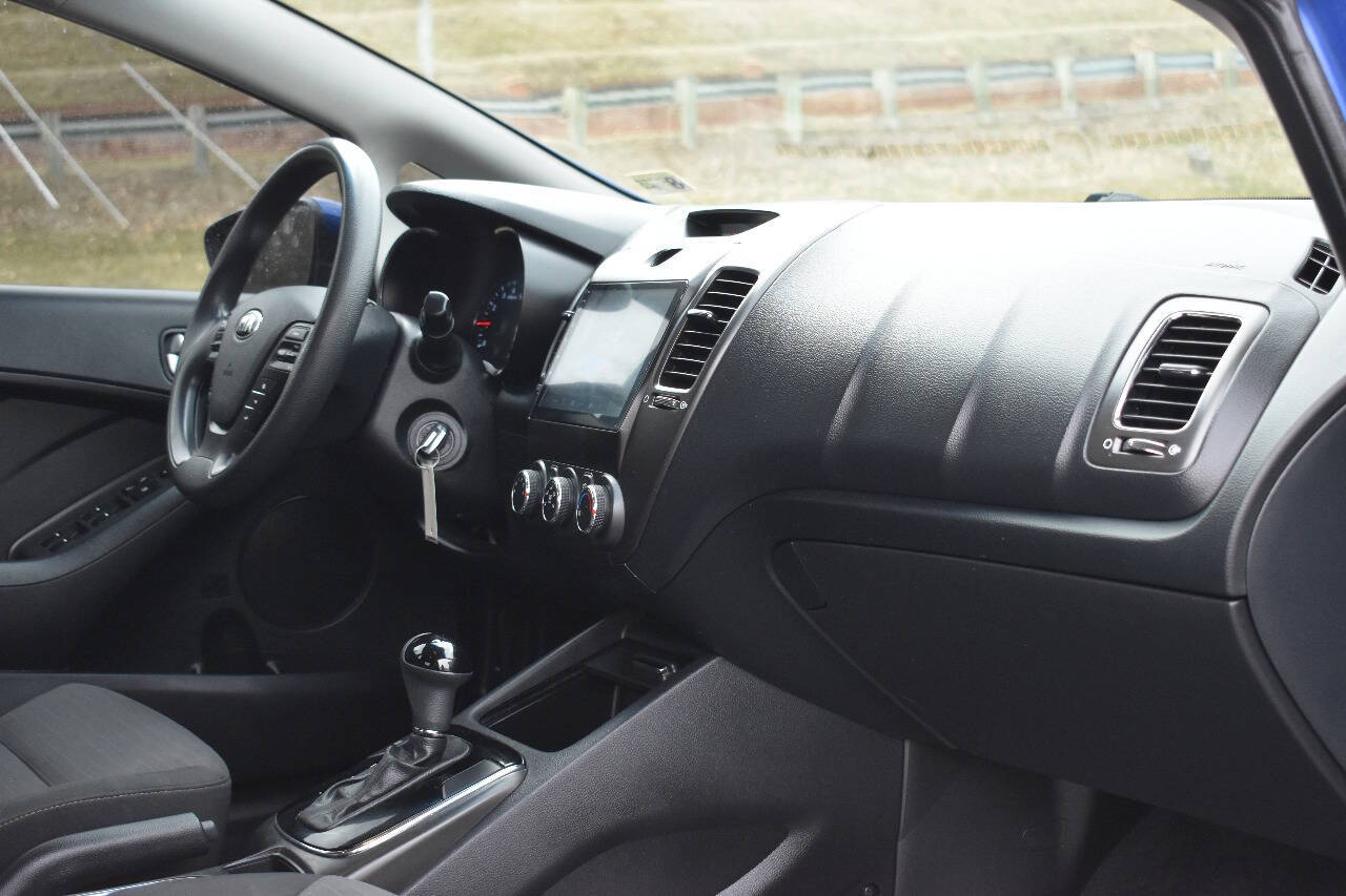 Vehicle image 16 of 38