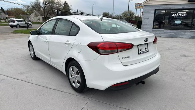 Vehicle image 7 of 15