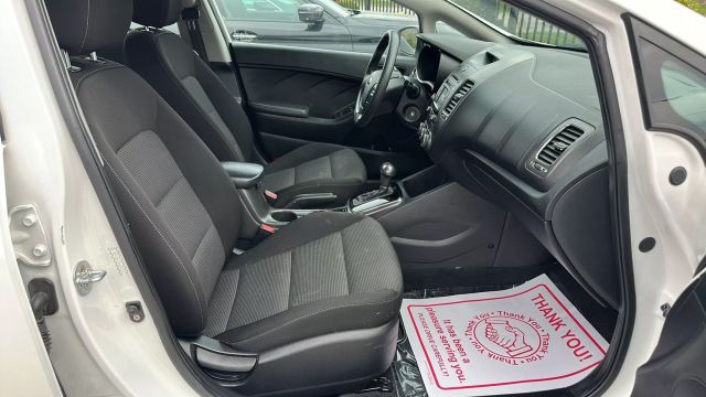 Vehicle image 14 of 15