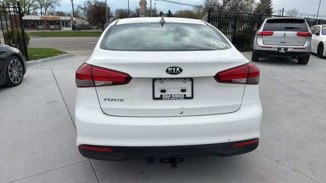 Vehicle image 4 of 15