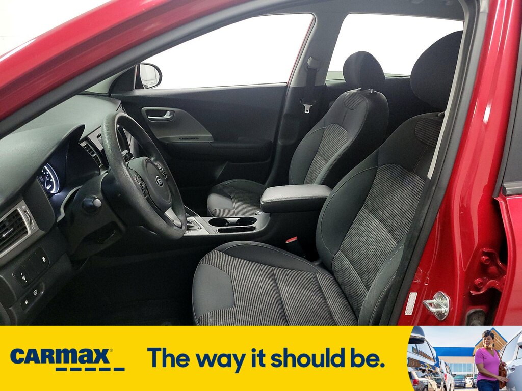 Vehicle image 14 of 31
