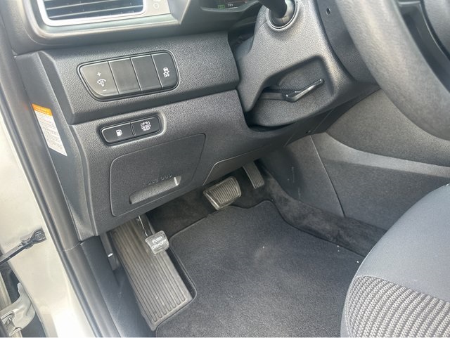 Vehicle image 32 of 41