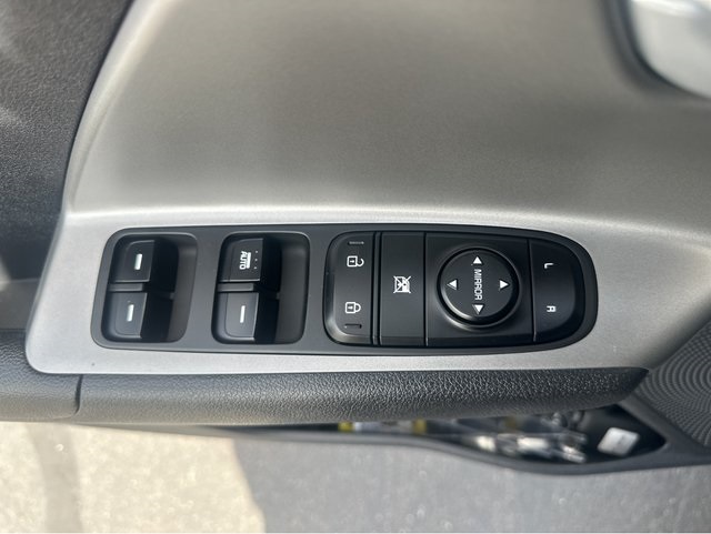 Vehicle image 37 of 41