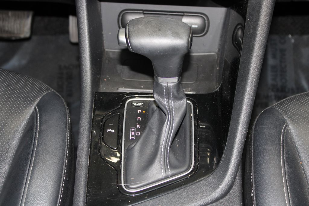 Vehicle image 33 of 45