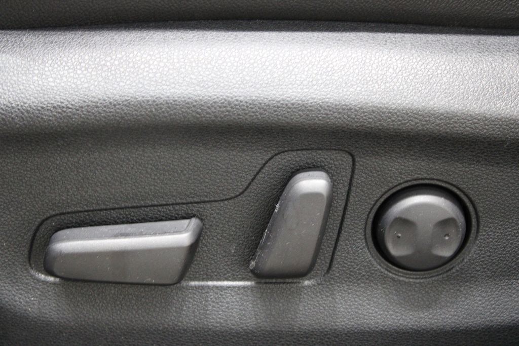 Vehicle image 16 of 45