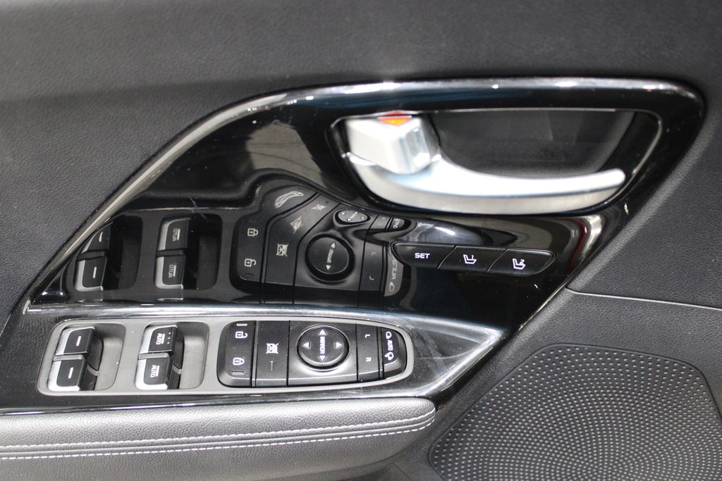 Vehicle image 14 of 45