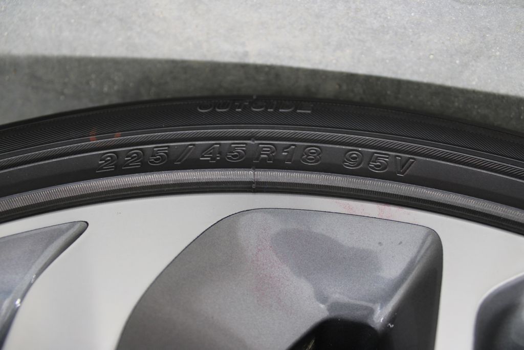 Vehicle image 37 of 45