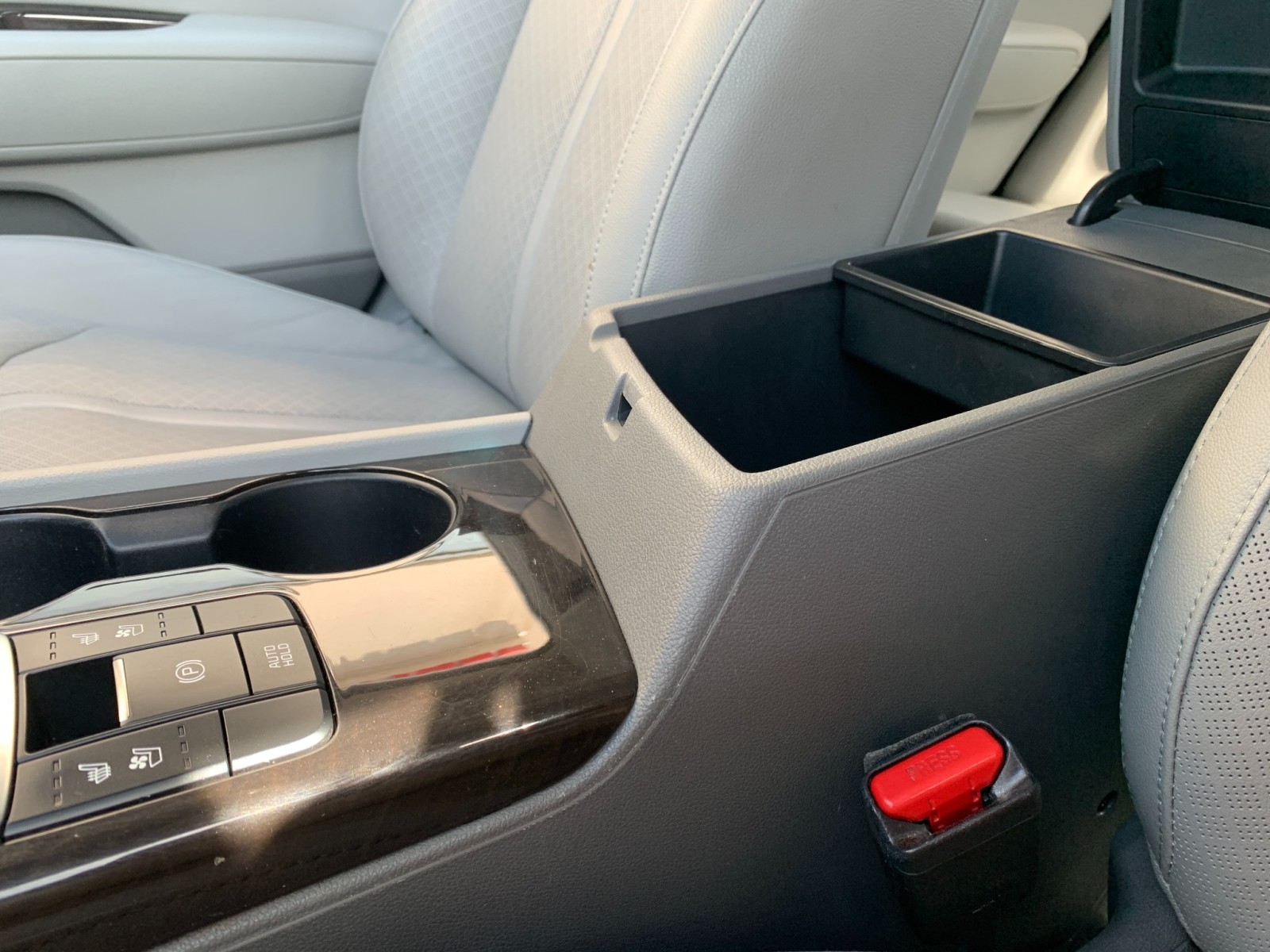 Vehicle image 17 of 33