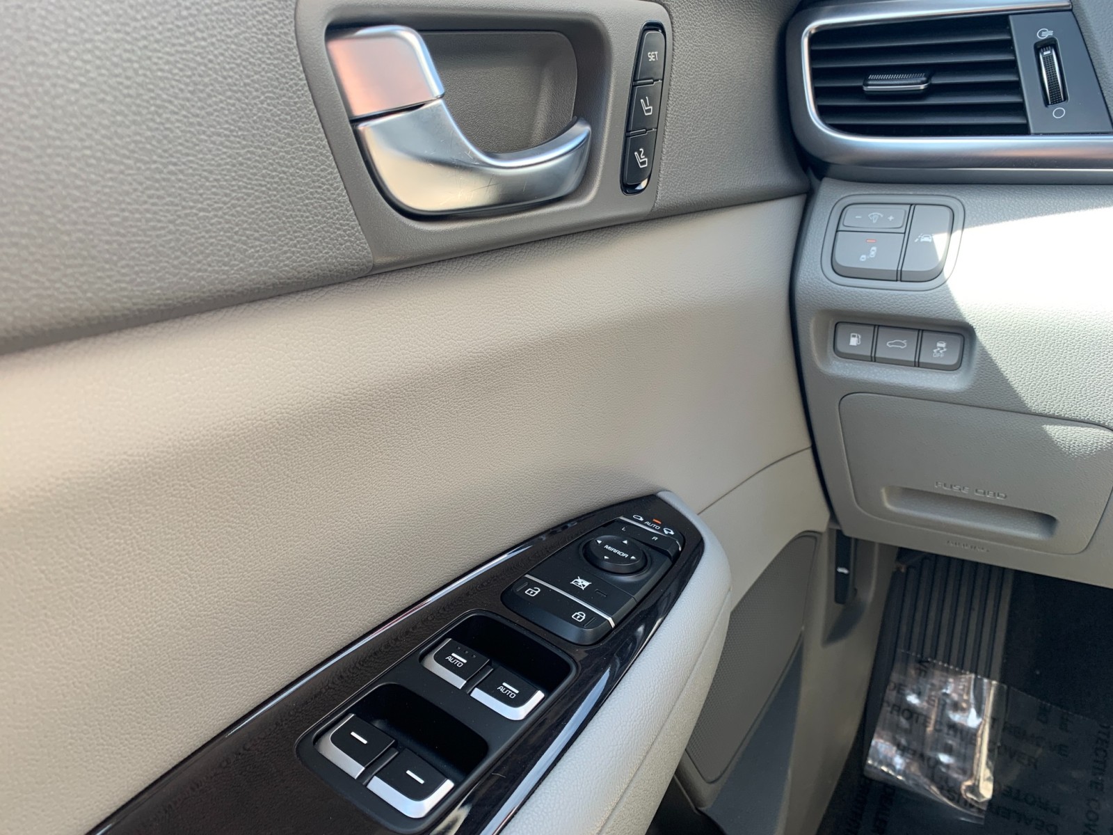 Vehicle image 11 of 33