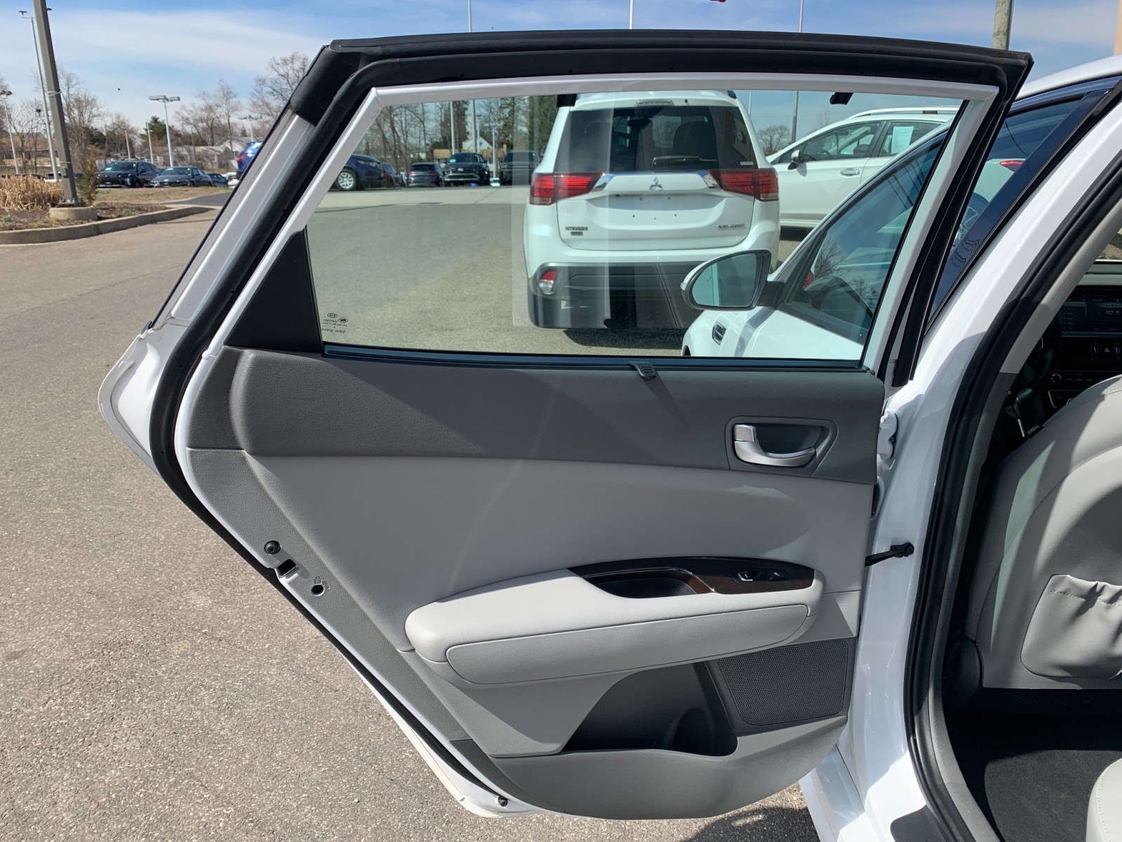 Vehicle image 24 of 33