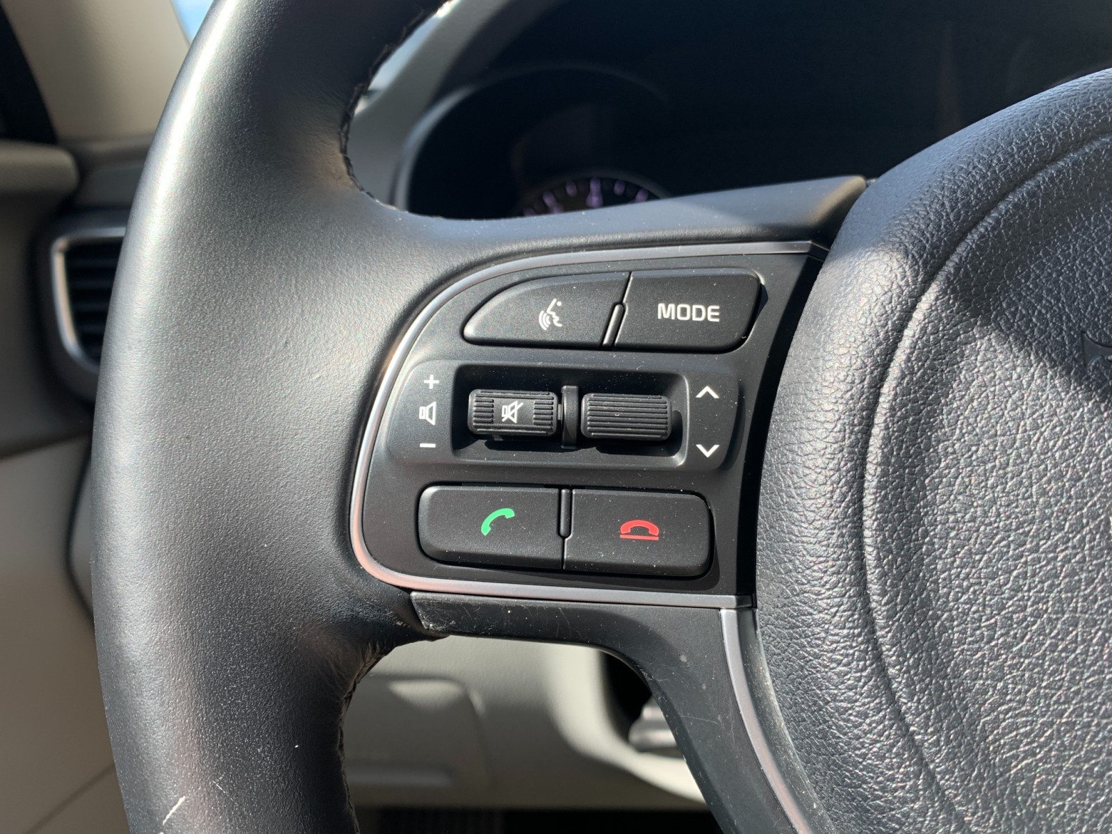 Vehicle image 13 of 33