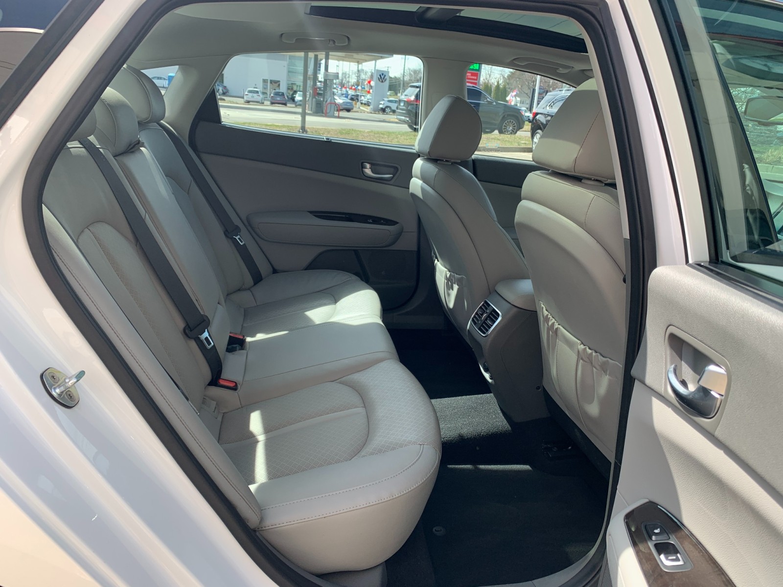 Vehicle image 26 of 33