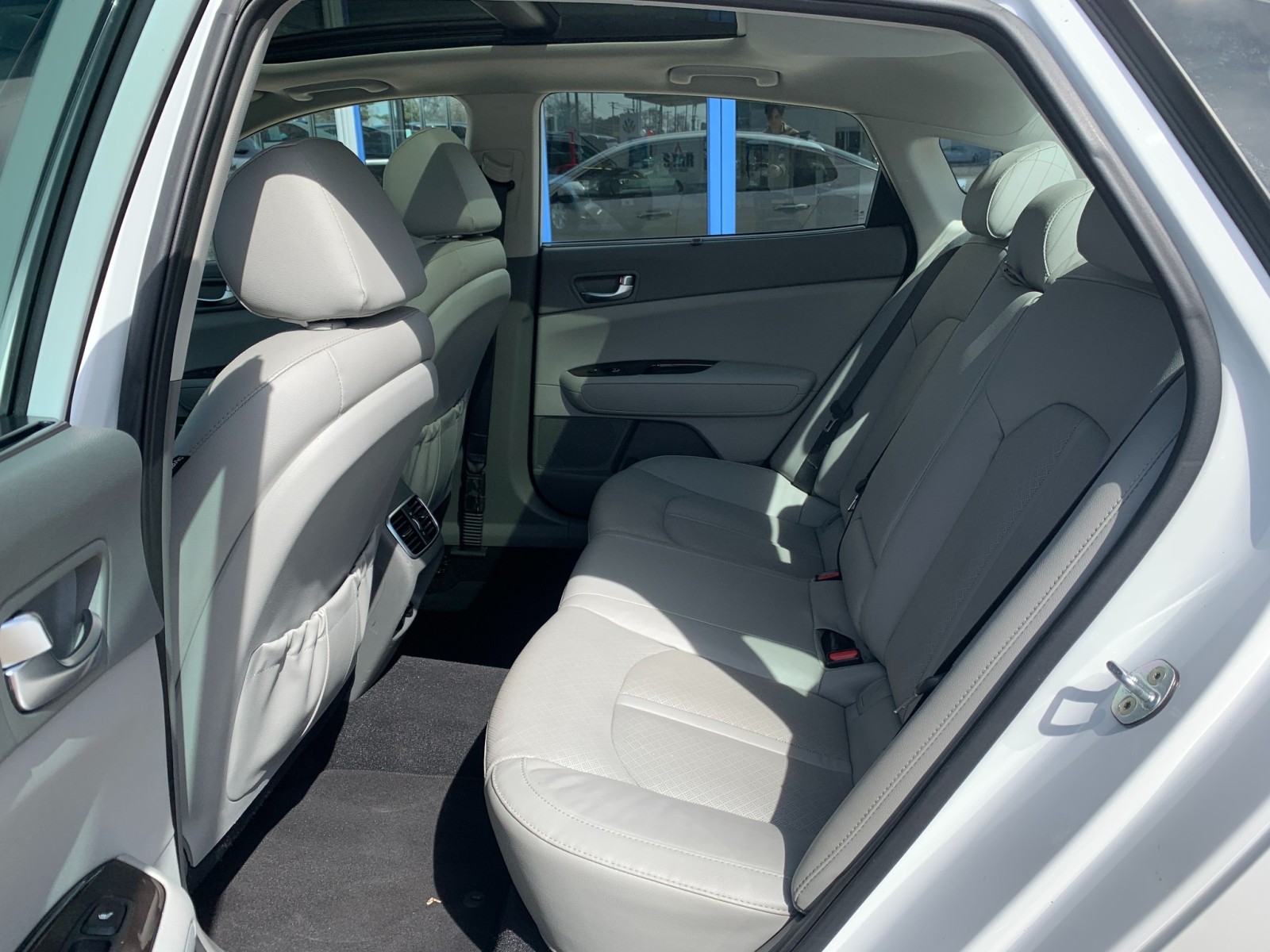 Vehicle image 23 of 33