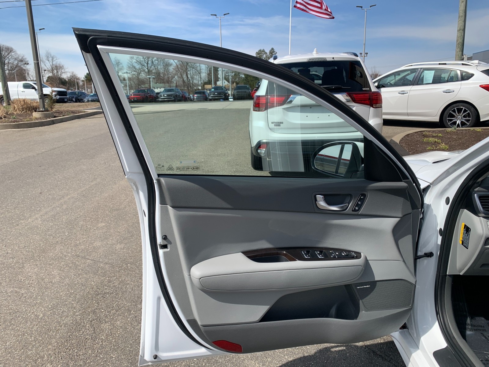 Vehicle image 9 of 33