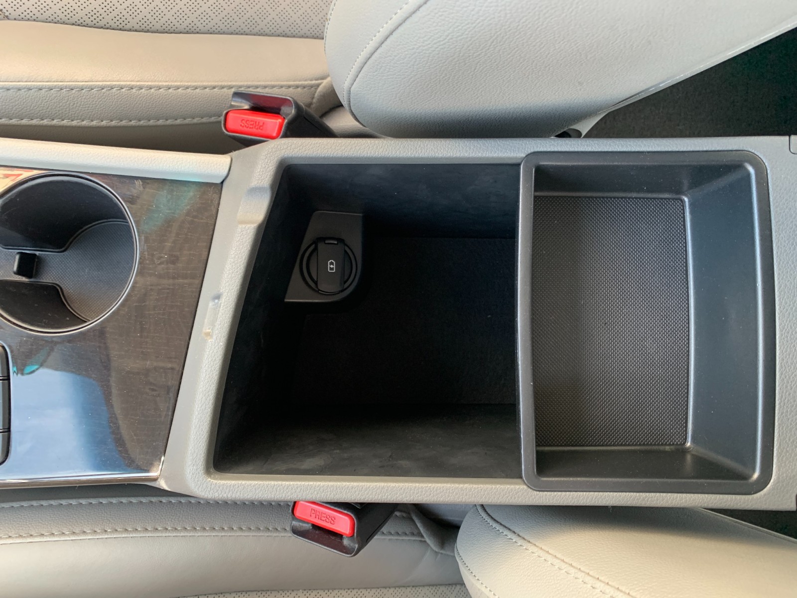 Vehicle image 18 of 33
