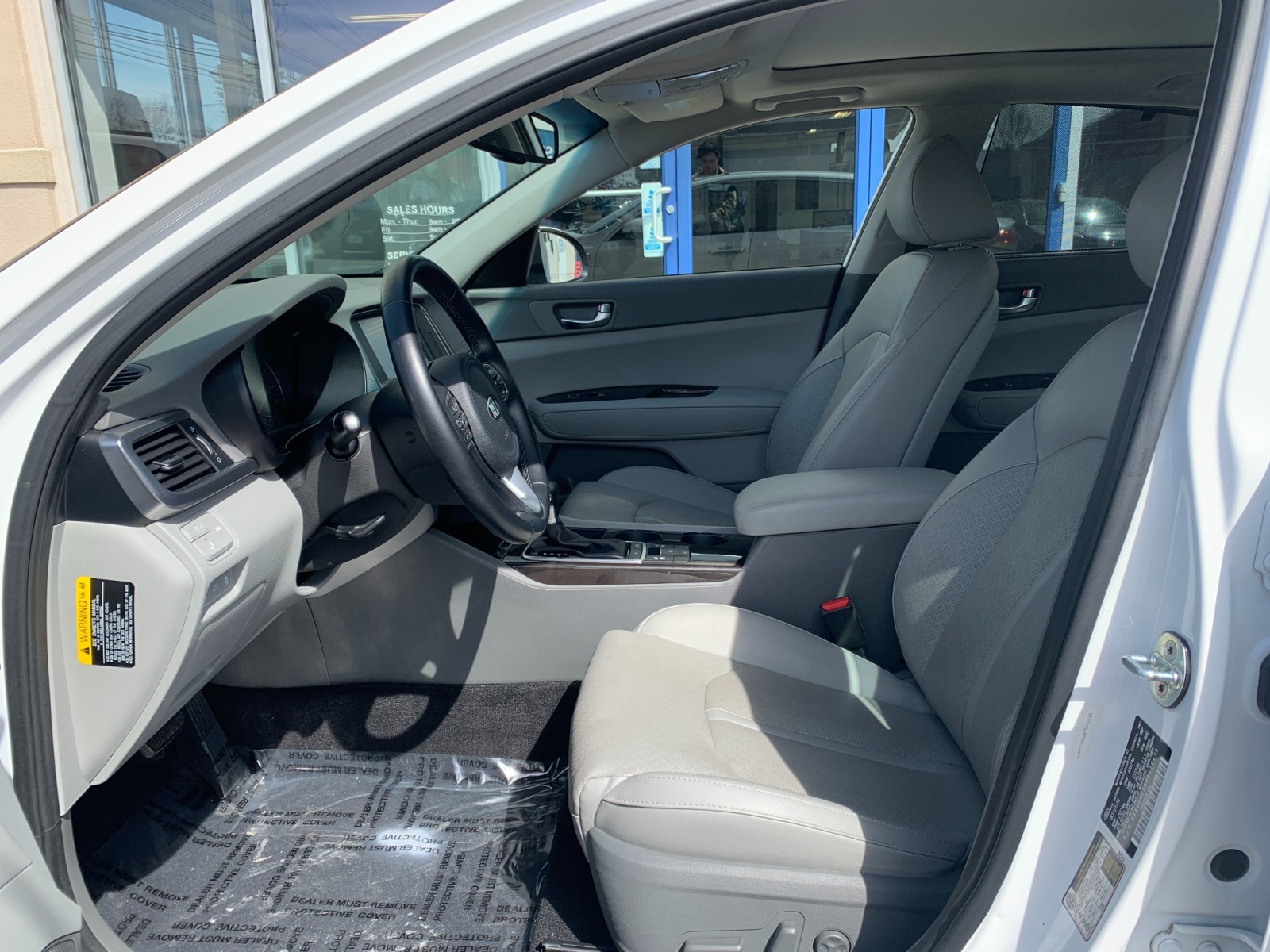 Vehicle image 8 of 33