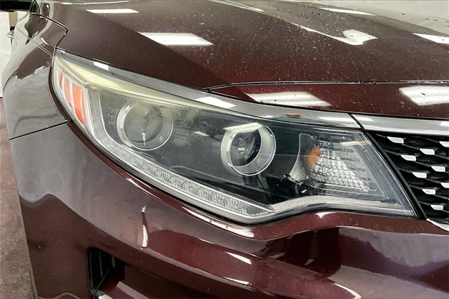 Vehicle image 27 of 32